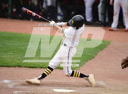 Thumbnail 3 in Avon vs. Daniel Hand (CIAC Class L Semifinal) photogallery.