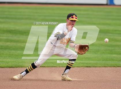 Thumbnail 3 in Avon vs. Daniel Hand (CIAC Class L Semifinal) photogallery.