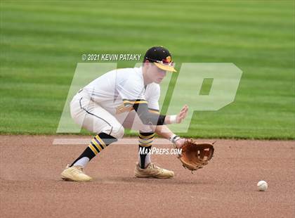 Thumbnail 1 in Avon vs. Daniel Hand (CIAC Class L Semifinal) photogallery.