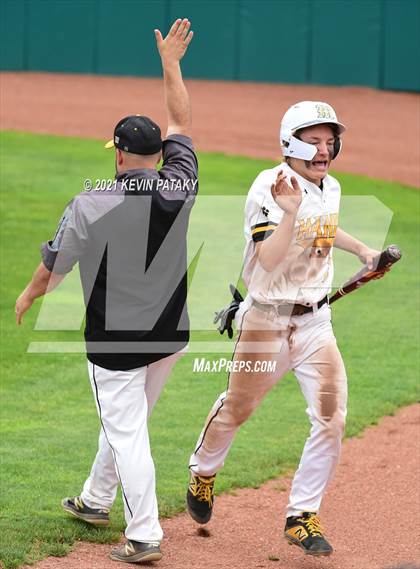 Thumbnail 3 in Avon vs. Daniel Hand (CIAC Class L Semifinal) photogallery.