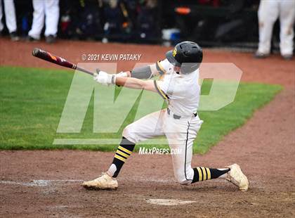 Thumbnail 2 in Avon vs. Daniel Hand (CIAC Class L Semifinal) photogallery.