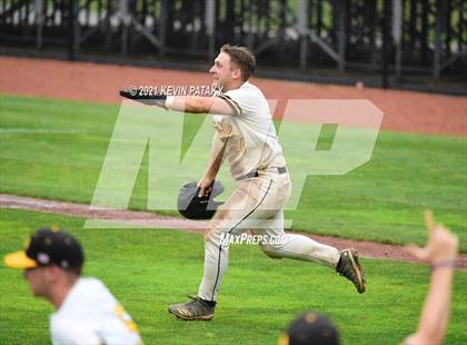 Thumbnail 3 in Avon vs. Daniel Hand (CIAC Class L Semifinal) photogallery.