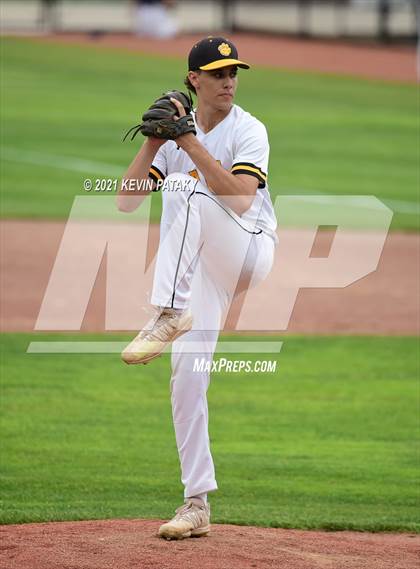 Thumbnail 3 in Avon vs. Daniel Hand (CIAC Class L Semifinal) photogallery.