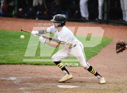 Thumbnail 3 in Avon vs. Daniel Hand (CIAC Class L Semifinal) photogallery.