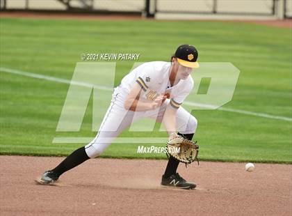 Thumbnail 3 in Avon vs. Daniel Hand (CIAC Class L Semifinal) photogallery.