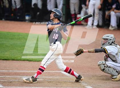 Thumbnail 1 in Avon vs. Daniel Hand (CIAC Class L Semifinal) photogallery.
