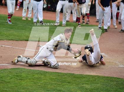 Thumbnail 2 in Avon vs. Daniel Hand (CIAC Class L Semifinal) photogallery.