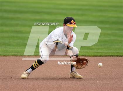 Thumbnail 2 in Avon vs. Daniel Hand (CIAC Class L Semifinal) photogallery.