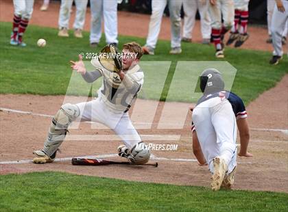 Thumbnail 3 in Avon vs. Daniel Hand (CIAC Class L Semifinal) photogallery.