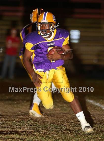 Thumbnail 2 in Lynwood vs. Downey photogallery.