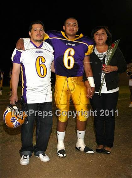 Thumbnail 3 in Lynwood vs. Downey photogallery.
