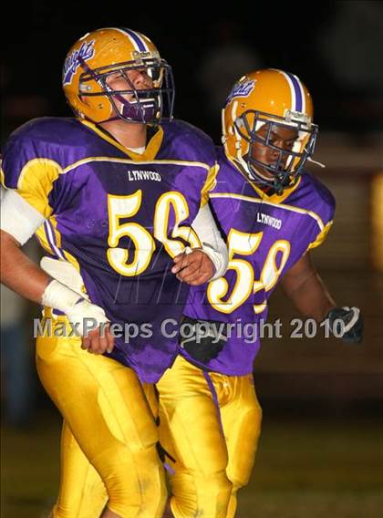 Thumbnail 3 in Lynwood vs. Downey photogallery.