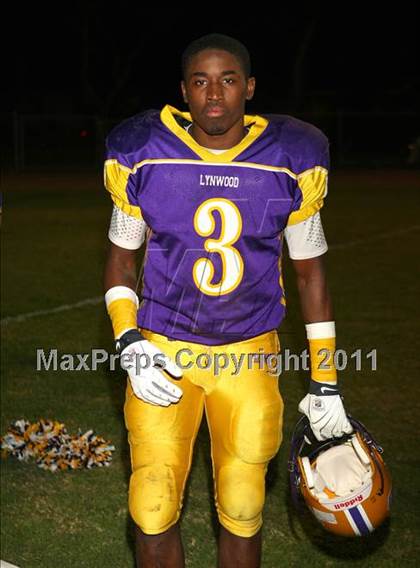 Thumbnail 2 in Lynwood vs. Downey photogallery.