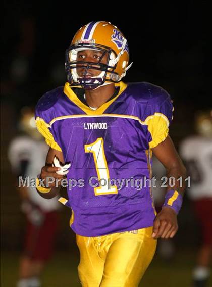 Thumbnail 3 in Lynwood vs. Downey photogallery.