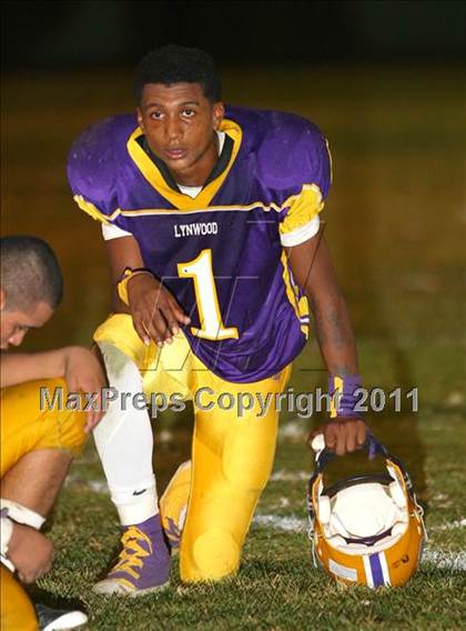Thumbnail 3 in Lynwood vs. Downey photogallery.