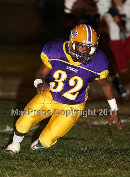 Thumbnail 3 in Lynwood vs. Downey photogallery.