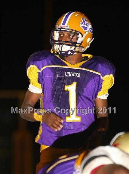 Thumbnail 2 in Lynwood vs. Downey photogallery.