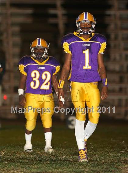 Thumbnail 1 in Lynwood vs. Downey photogallery.