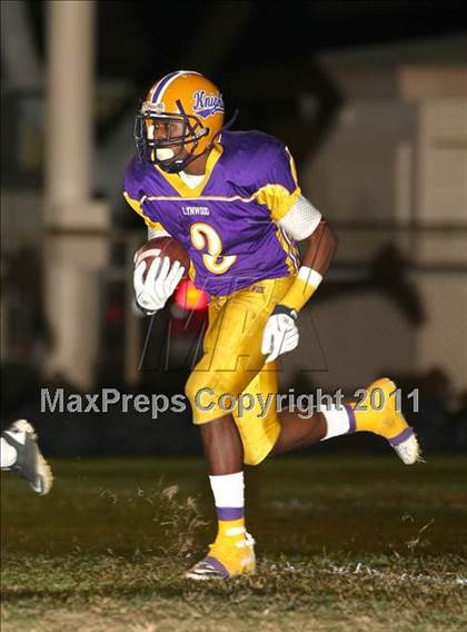 Thumbnail 2 in Lynwood vs. Downey photogallery.