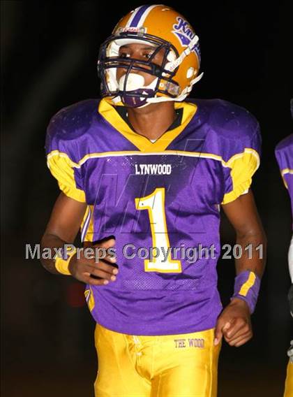 Thumbnail 2 in Lynwood vs. Downey photogallery.