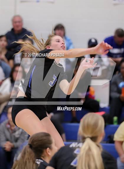 Thumbnail 3 in Selma vs. California City (CIF CS D5 Semifinal) photogallery.
