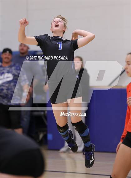 Thumbnail 3 in Selma vs. California City (CIF CS D5 Semifinal) photogallery.