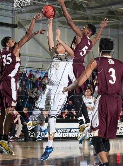 Thumbnail 1 in St. Anthony vs Holy Spirit (Play by Play Classic) photogallery.