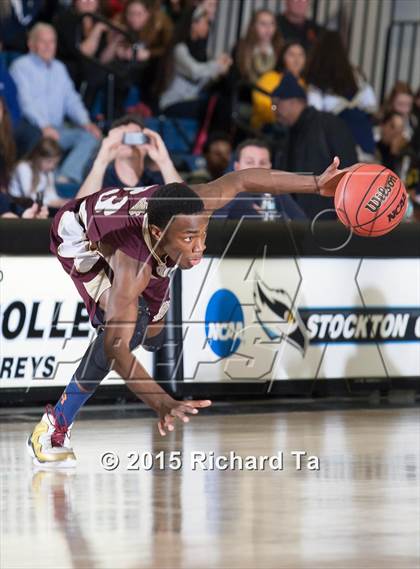 Thumbnail 1 in St. Anthony vs Holy Spirit (Play by Play Classic) photogallery.