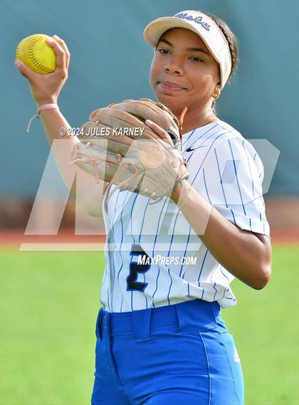 Thumbnail 3 in Basic vs Sierra Vista (NIAA 4A State Final Game 1) photogallery.