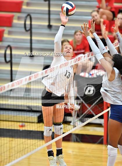 Thumbnail 1 in Tompkins vs. Foster (KISD/CFISD Tournament) photogallery.