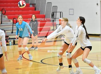 Thumbnail 2 in Tompkins vs. Foster (KISD/CFISD Tournament) photogallery.