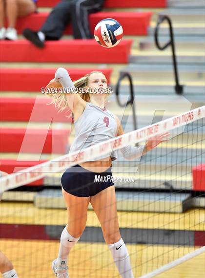 Thumbnail 2 in Tompkins vs. Foster (KISD/CFISD Tournament) photogallery.