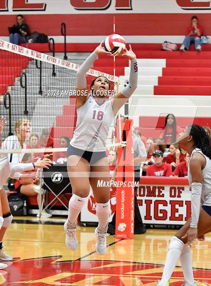 Thumbnail 1 in Tompkins vs. Foster (KISD/CFISD Tournament) photogallery.