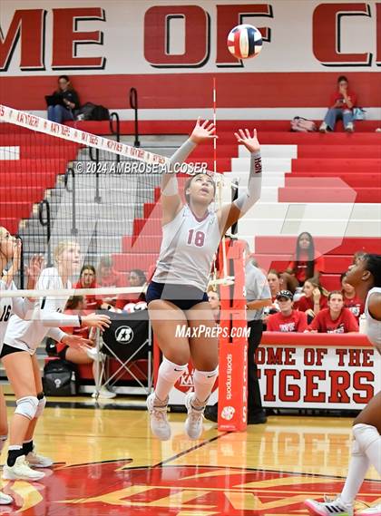 Thumbnail 3 in Tompkins vs. Foster (KISD/CFISD Tournament) photogallery.