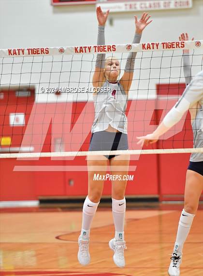 Thumbnail 2 in Tompkins vs. Foster (KISD/CFISD Tournament) photogallery.