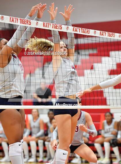 Thumbnail 1 in Tompkins vs. Foster (KISD/CFISD Tournament) photogallery.