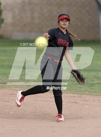 Thumbnail 3 in Mater Dei Catholic vs. Mission Viejo (Michelle Carew Classic) photogallery.