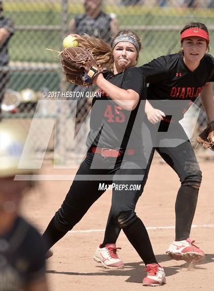 Thumbnail 2 in Mater Dei Catholic vs. Mission Viejo (Michelle Carew Classic) photogallery.