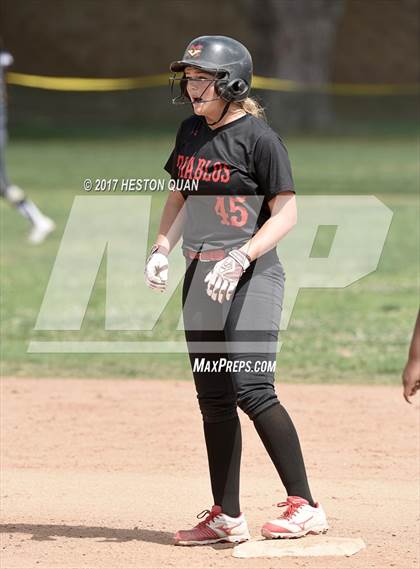 Thumbnail 2 in Mater Dei Catholic vs. Mission Viejo (Michelle Carew Classic) photogallery.