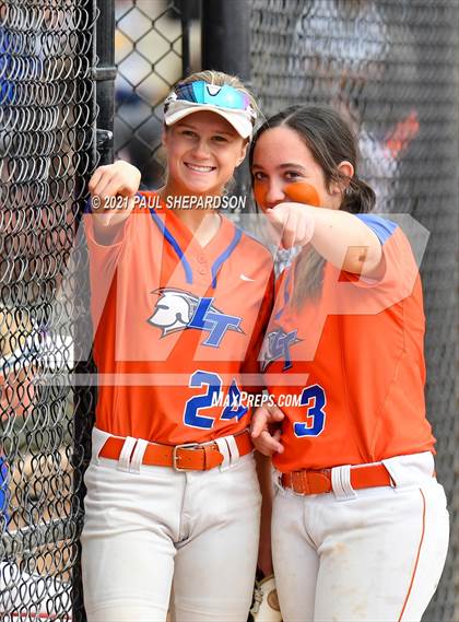 Thumbnail 1 in Horizon vs. Legend (CHSAA 5A State Semifinal Game) photogallery.