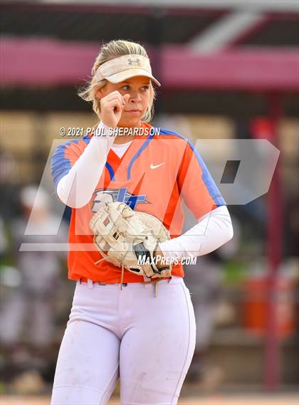 Thumbnail 2 in Horizon vs. Legend (CHSAA 5A State Semifinal Game) photogallery.
