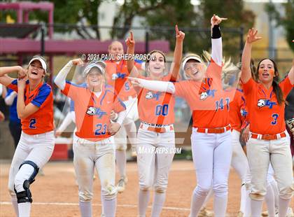 Thumbnail 2 in Horizon vs. Legend (CHSAA 5A State Semifinal Game) photogallery.