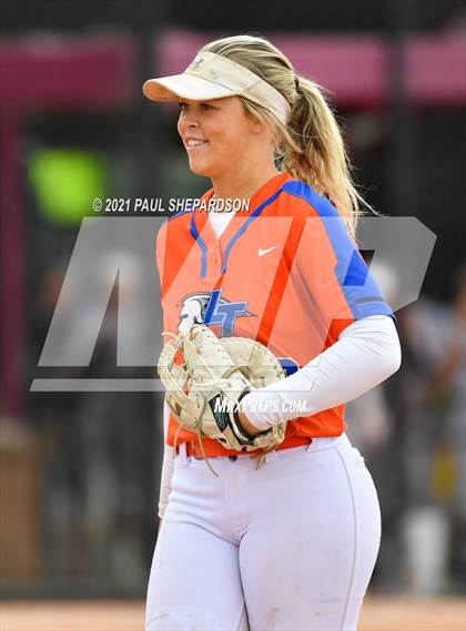 Thumbnail 1 in Horizon vs. Legend (CHSAA 5A State Semifinal Game) photogallery.