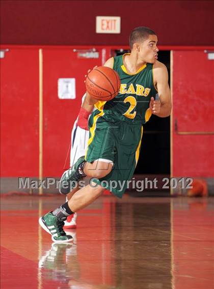 Thumbnail 2 in Sierra Pacific vs. Viewpoint (MaxPreps Holiday Classic) photogallery.