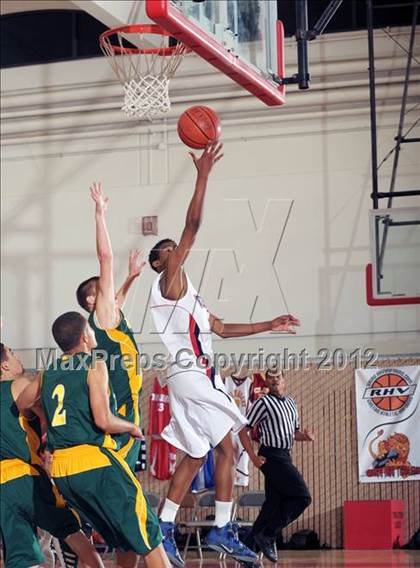 Thumbnail 1 in Sierra Pacific vs. Viewpoint (MaxPreps Holiday Classic) photogallery.