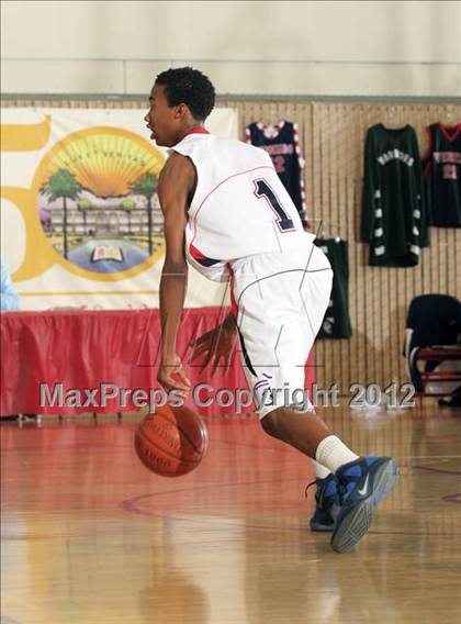 Thumbnail 1 in Sierra Pacific vs. Viewpoint (MaxPreps Holiday Classic) photogallery.