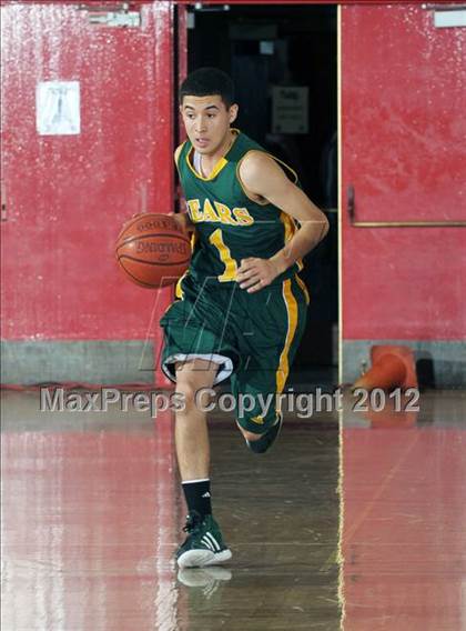 Thumbnail 3 in Sierra Pacific vs. Viewpoint (MaxPreps Holiday Classic) photogallery.