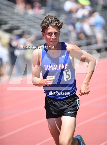 Thumbnail 2 in MCAL Finals (3200 Meters) photogallery.