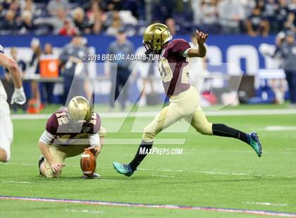Thumbnail 3 in Indianapolis Lutheran vs. Lafayette Central Catholic (IHSAA 1A State Final)  photogallery.