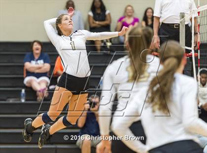 Thumbnail 3 in Foster @ Seven Lakes photogallery.